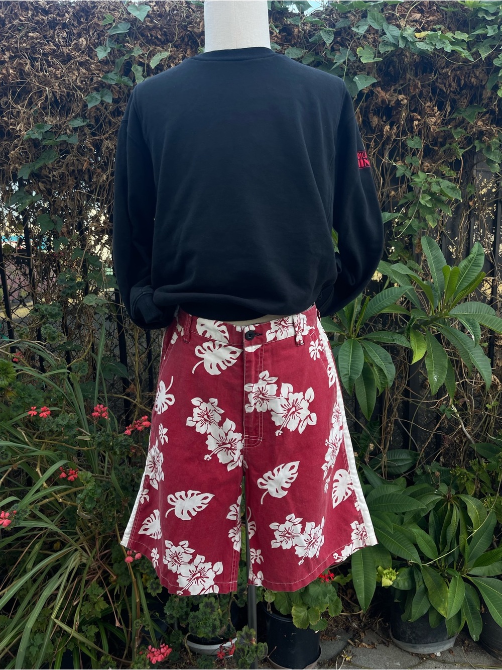 Men’s Deadstock Arizona Coastal Shorts NWT’s VINTAGE SZ 36 red Hawaiian print.